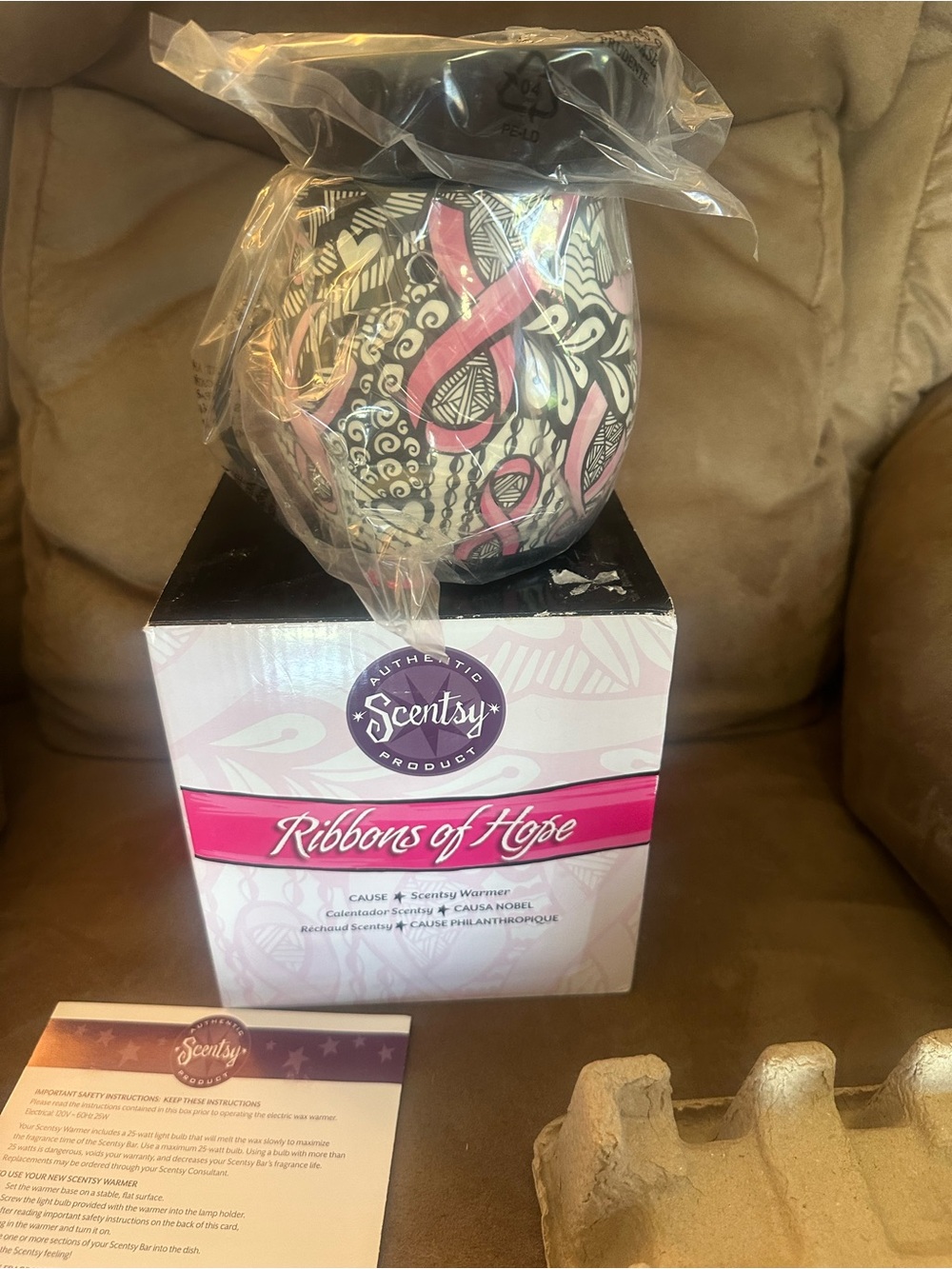 NEW Scentsy ‘Ribbons of Hope’ Wax Warmer